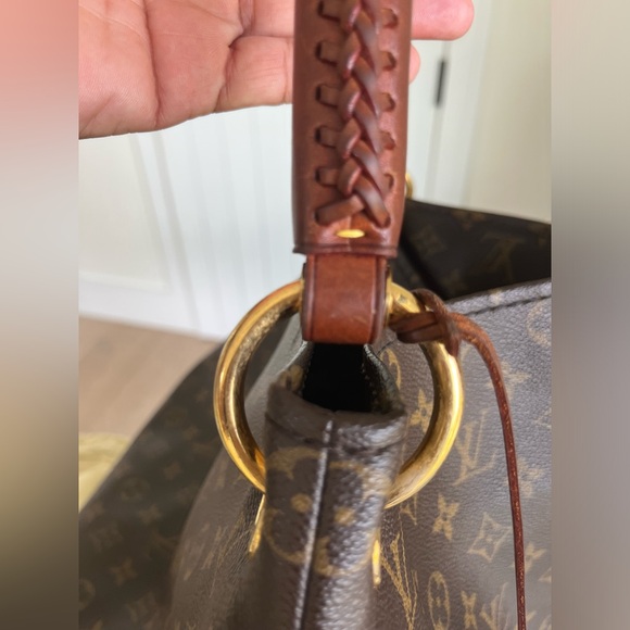 LOUIS VUITTON ARTSY MONOGRAM BAG - Picture 3 of 8